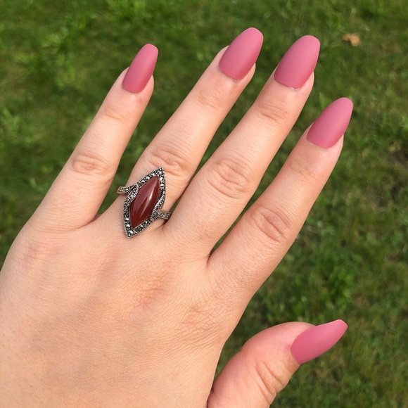 STERLING SILVER RED AGATE MARQUISE MARCASITE RING - Picture 2 of 10